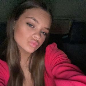 Meet your Posher, Caitlyn